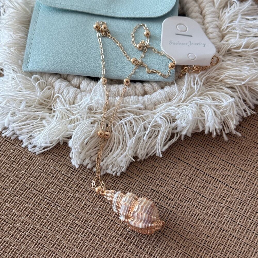 Gold Shell Pendant Necklace - Picture 2 of 4